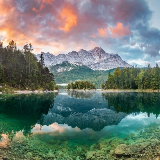 Achtsamkeitsmeditation in der Natur am See mit Carolin Grulke Heilpraktikerin für Psychotherapie in Garmisch-Partenkirchen, Deutschland